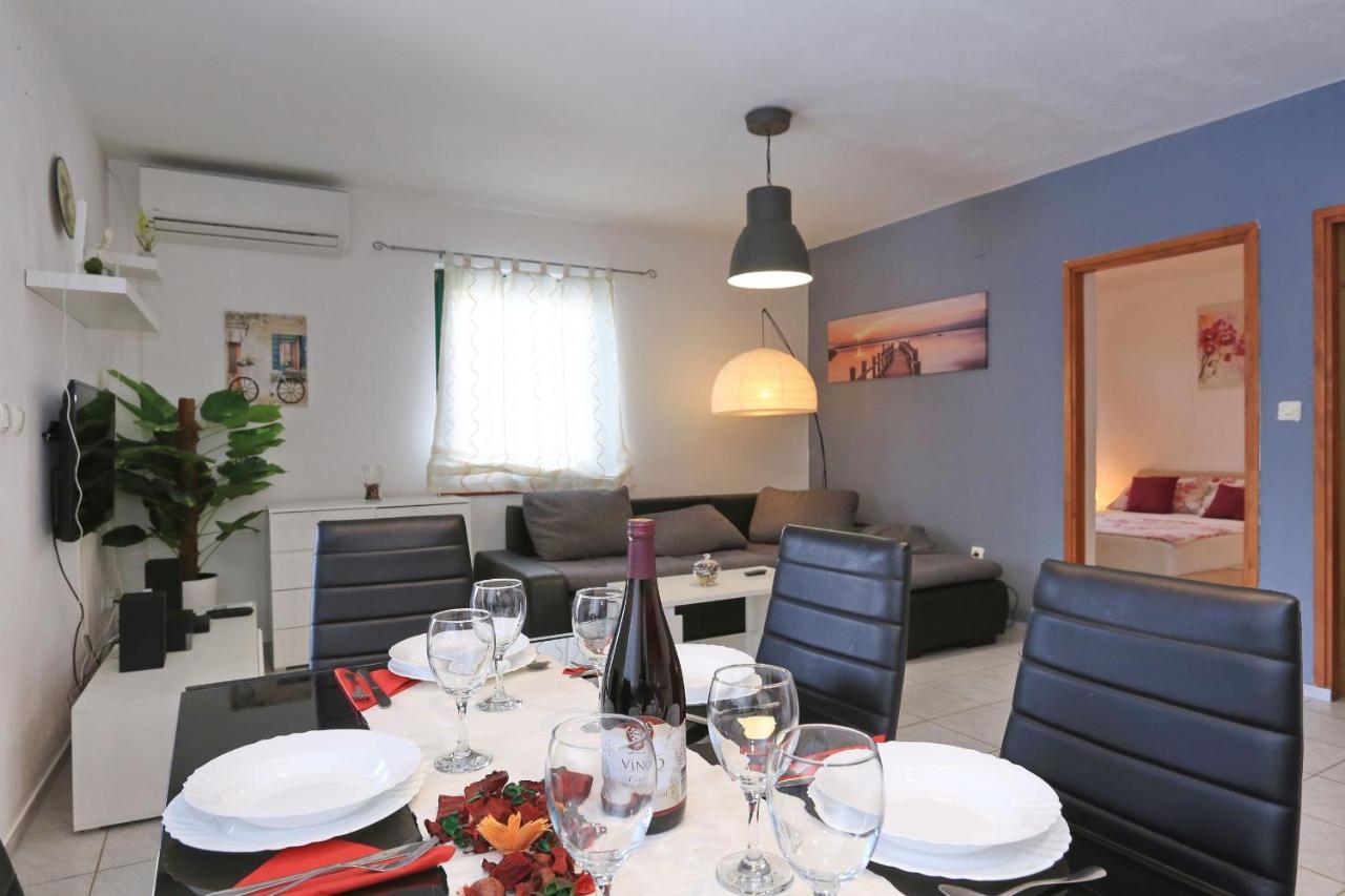 Holiday Home Lucija Sveti Filip i Jakov Kültér fotó