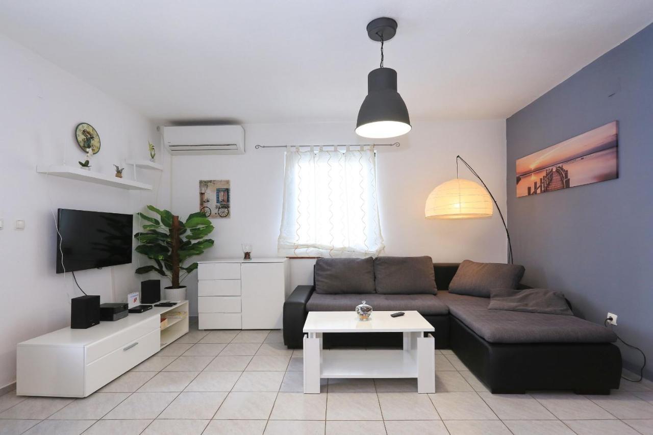 Holiday Home Lucija Sveti Filip i Jakov Kültér fotó