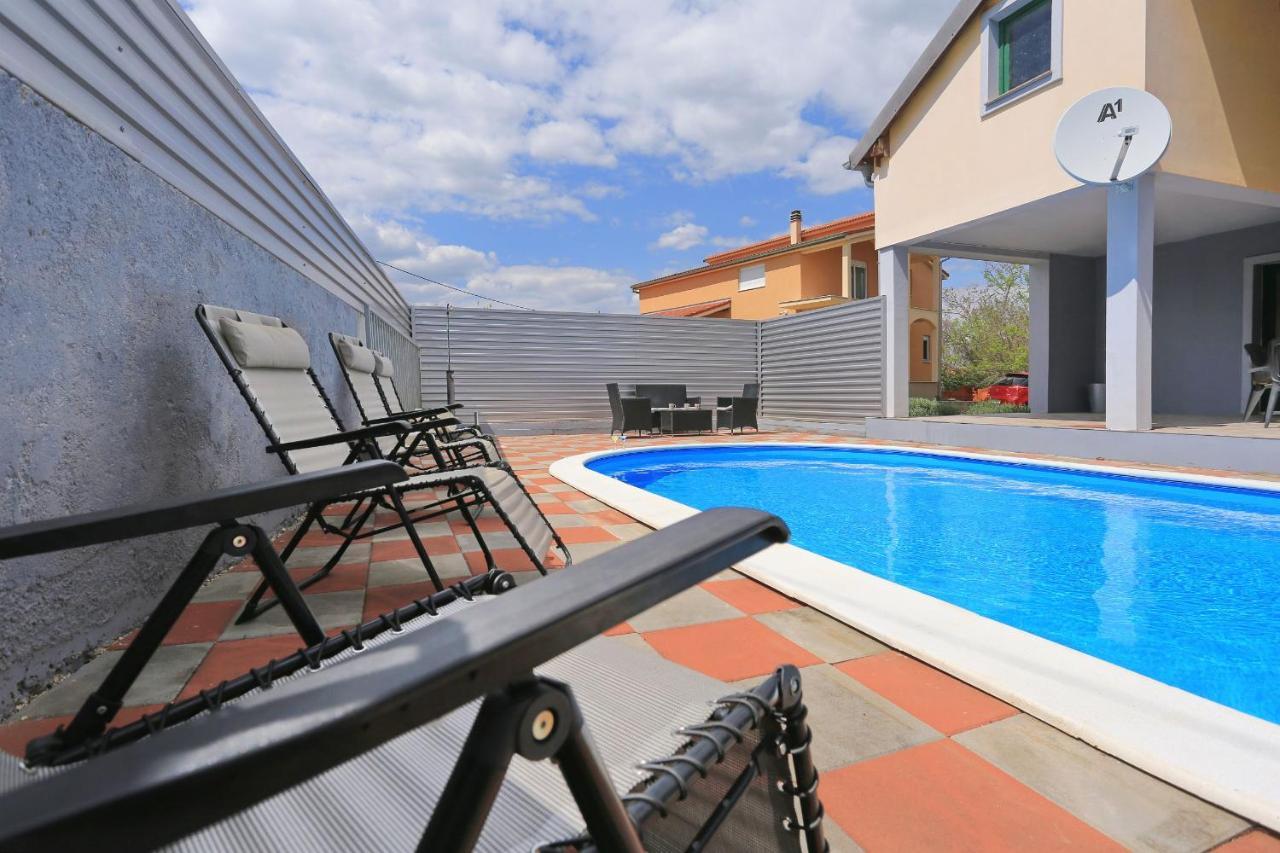Holiday Home Lucija Sveti Filip i Jakov Kültér fotó