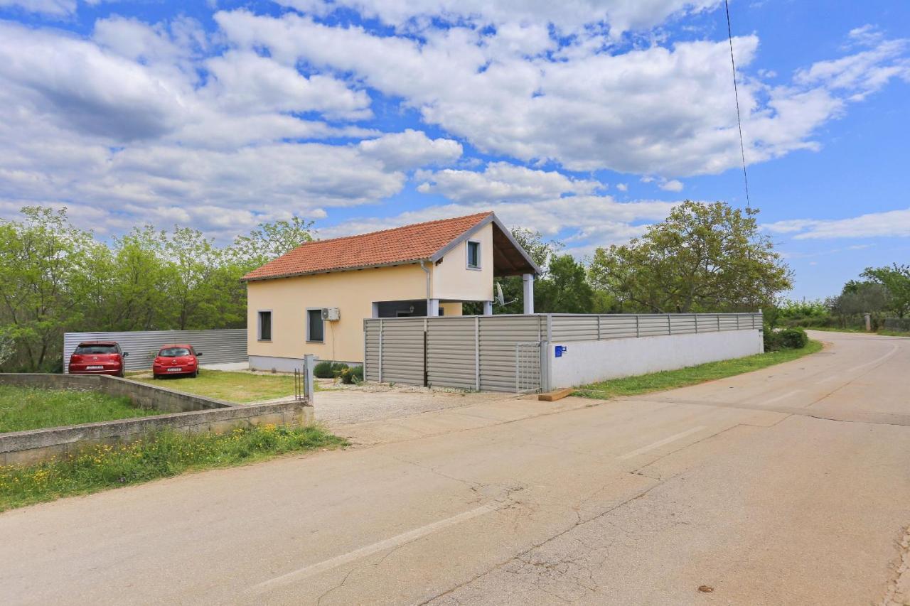 Holiday Home Lucija Sveti Filip i Jakov Kültér fotó